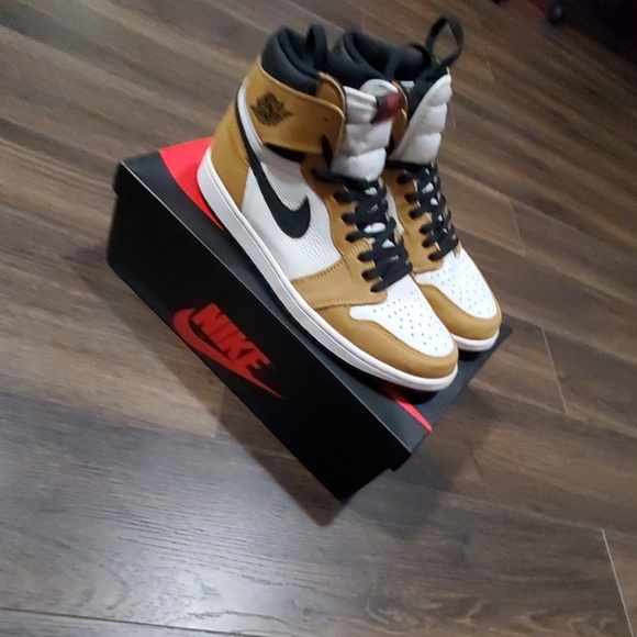 Shoes - Picture 2 of 5